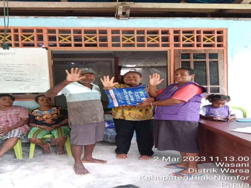 Pembagian Kelambu Puskesmas Warsa