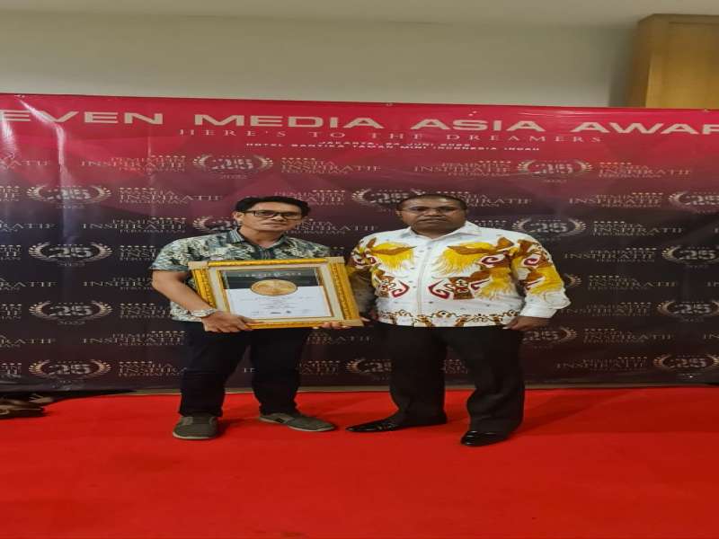 Penerimaan Penghargaan Bupati Inspiratif